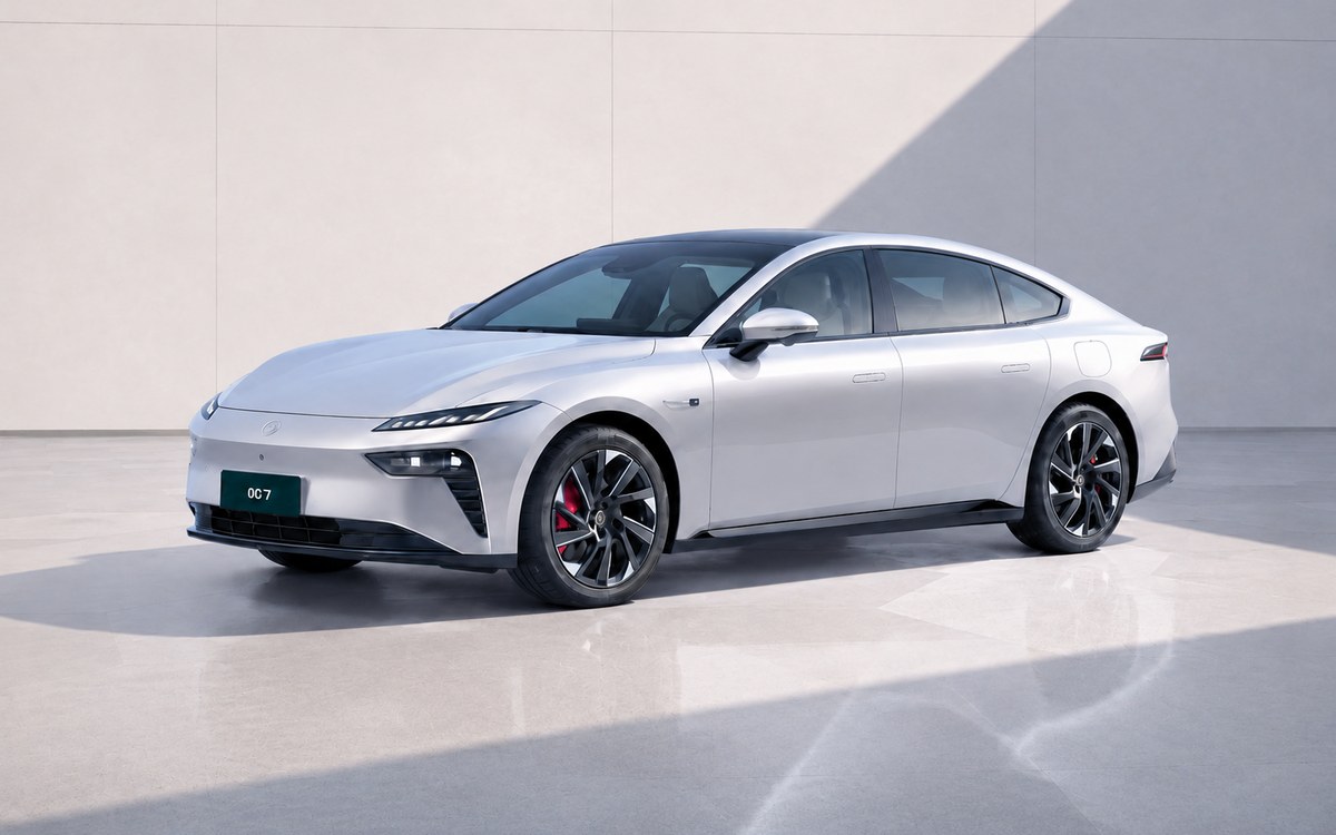 Dongfeng 007 performance sedan