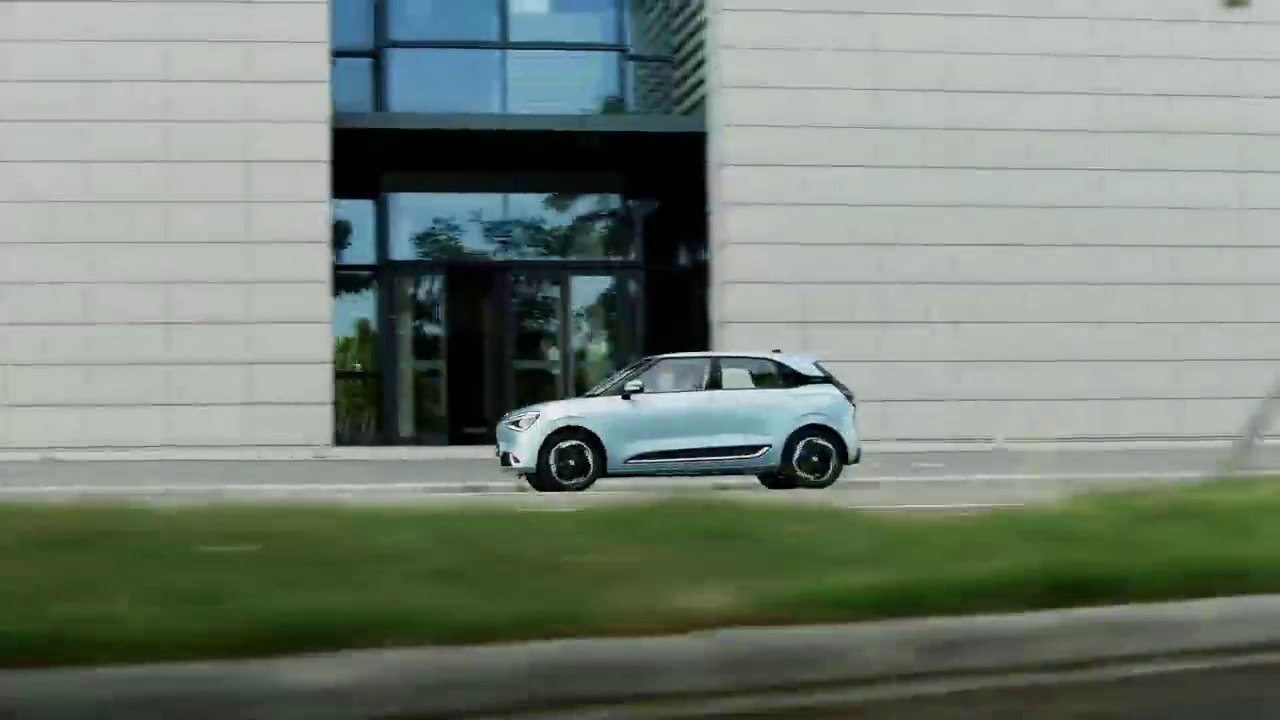 Side profile — two-tone roof